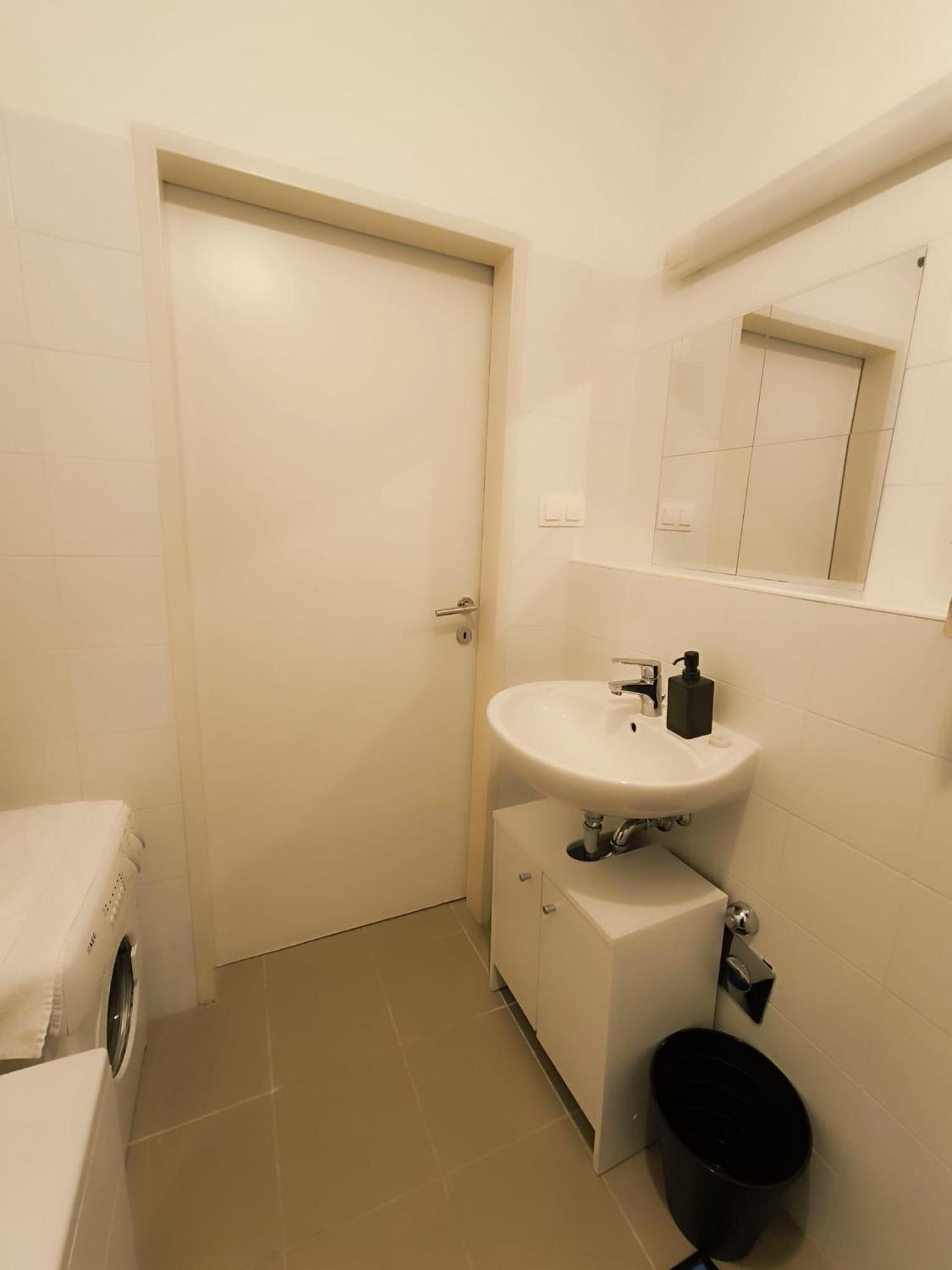 Pretty Apartment Next To Metro Station Виена Екстериор снимка