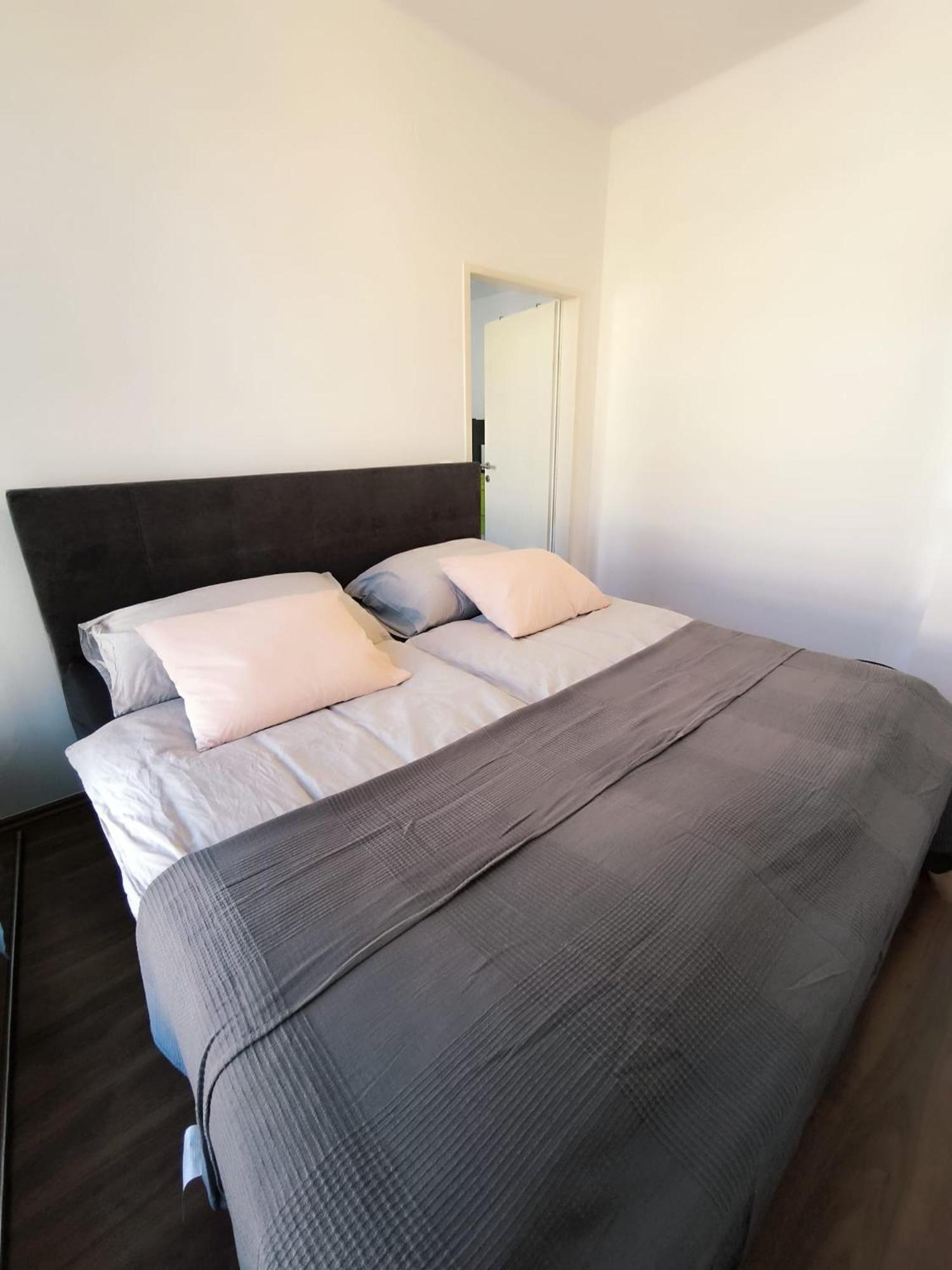 Pretty Apartment Next To Metro Station Виена Екстериор снимка